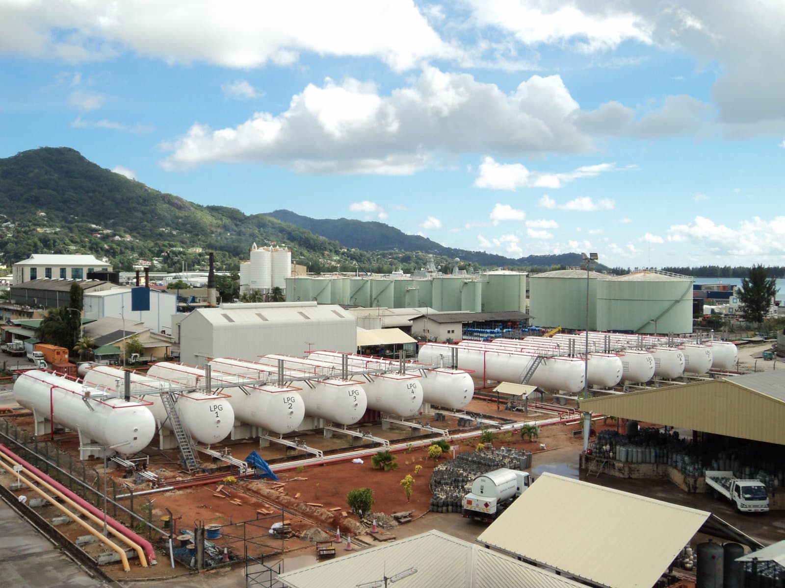 Above-ground storage tank installation