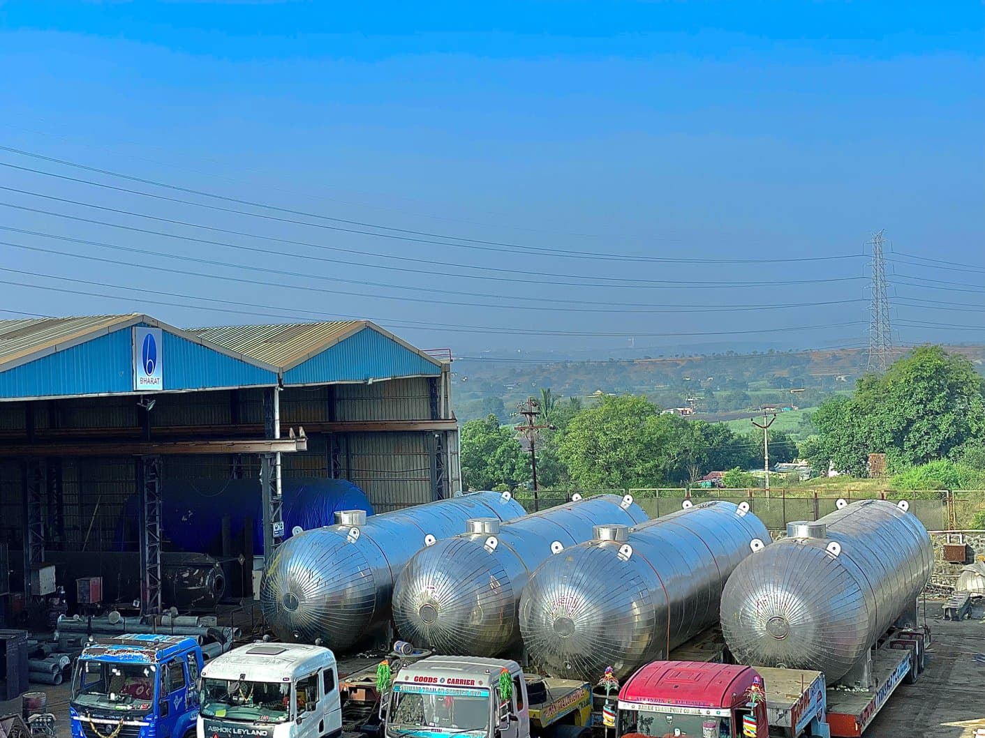 Cryogenic gas distribution hub