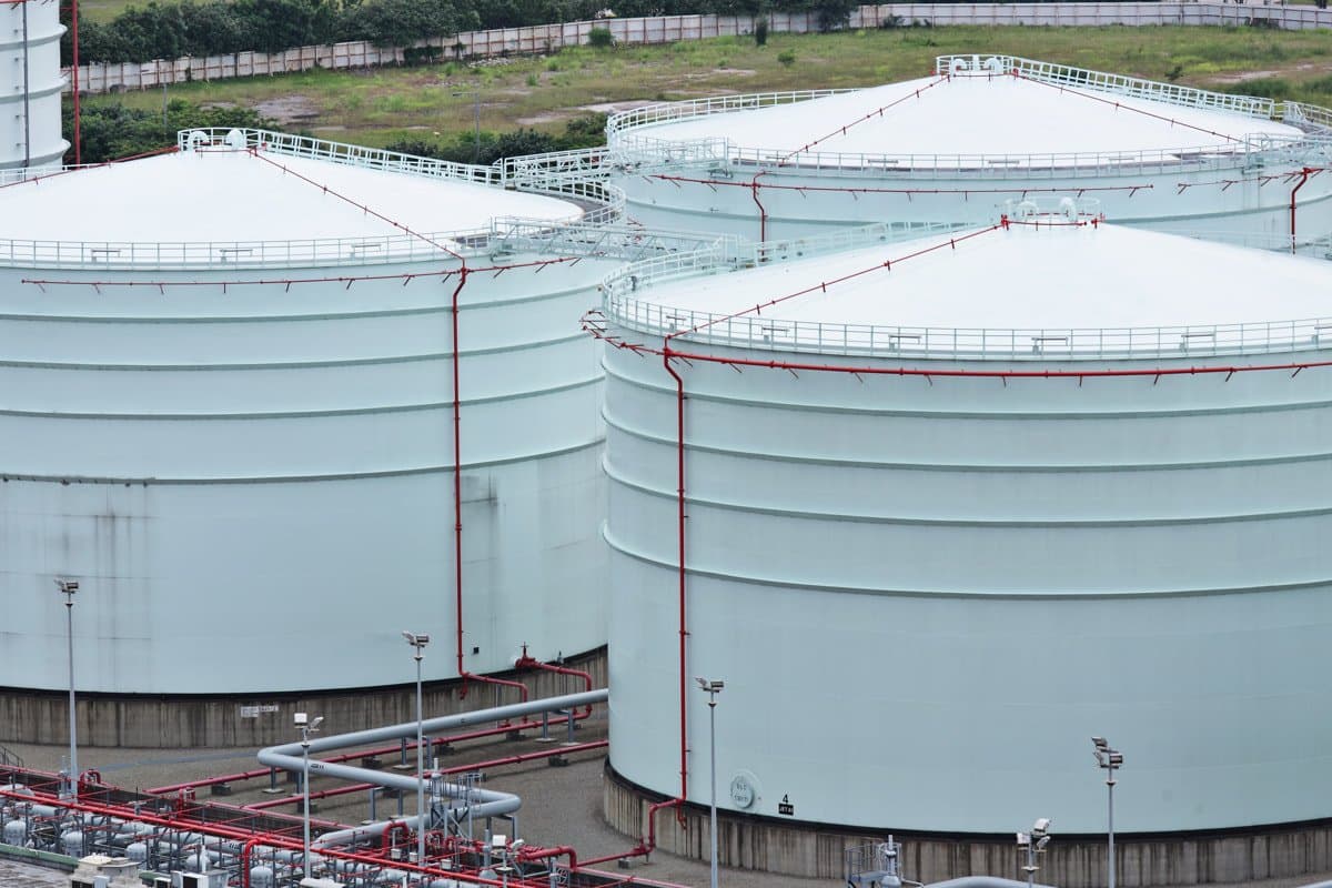 Bulk liquid fuel storage tanks