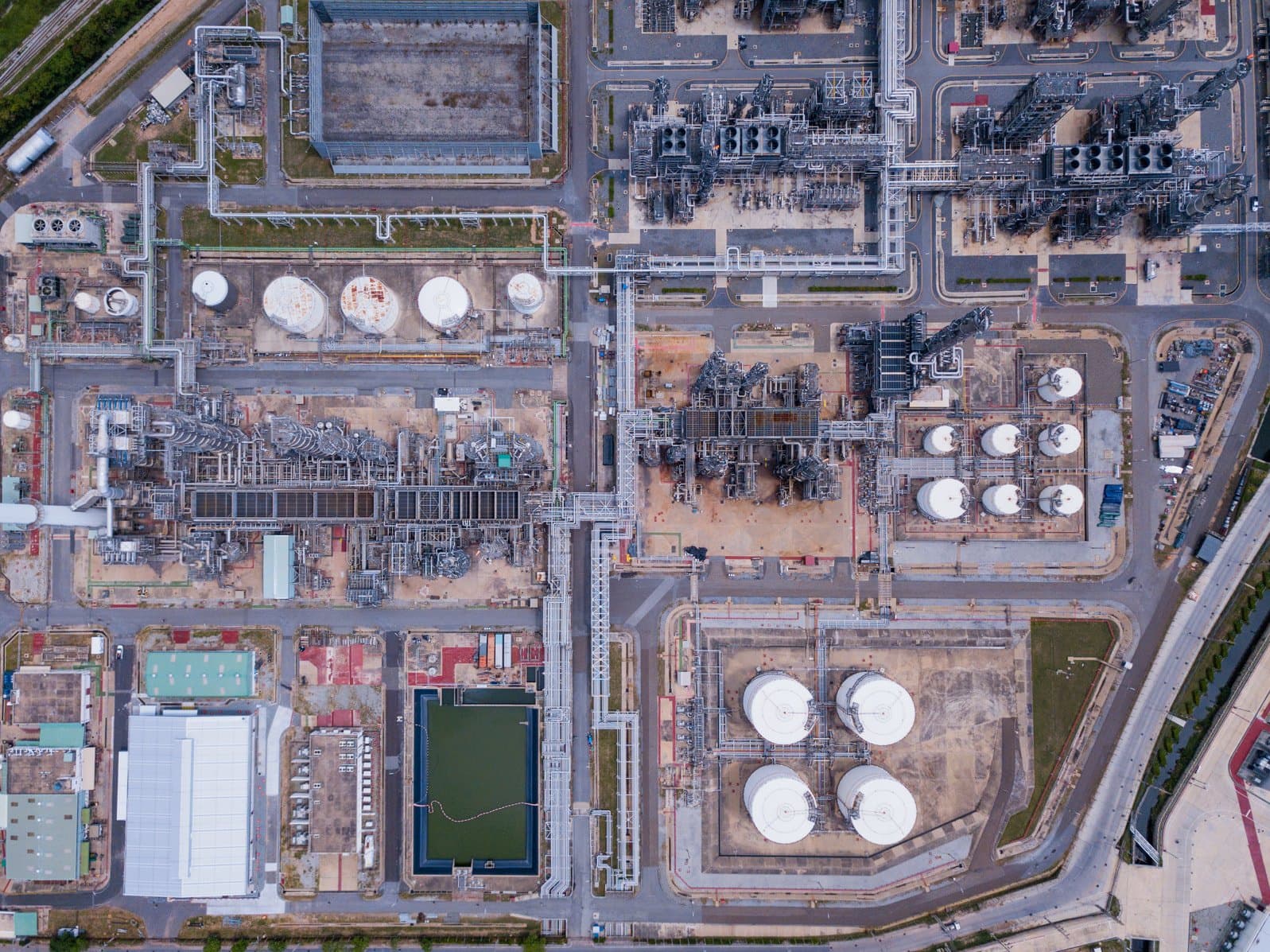 Turnkey EPCF project site at dusk
